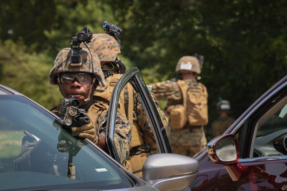 4th MARDIV Marines execute simulated raid during Raven Exercise 6-23