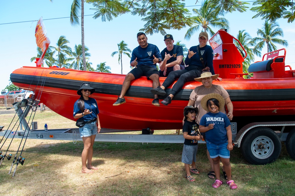 DVIDS Images PMRF SEPTAR Sailors Volunteer at Kekaha Family Fun Day
