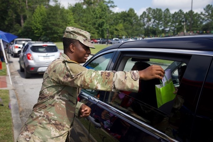 Third Division Sustainment Brigade Soldiers assist in Annual Back-to-School Rally