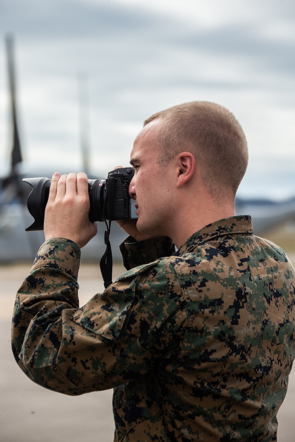 Australian Cadets get to interact with U.S. Marine MV-22B Osprey