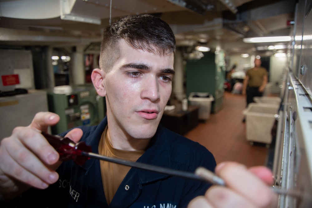 USS Ronald Reagan (CVN 76) Sailors provide laundry services