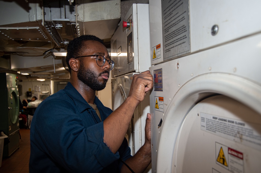 USS Ronald Reagan (CVN 76) Sailors provide laundry services