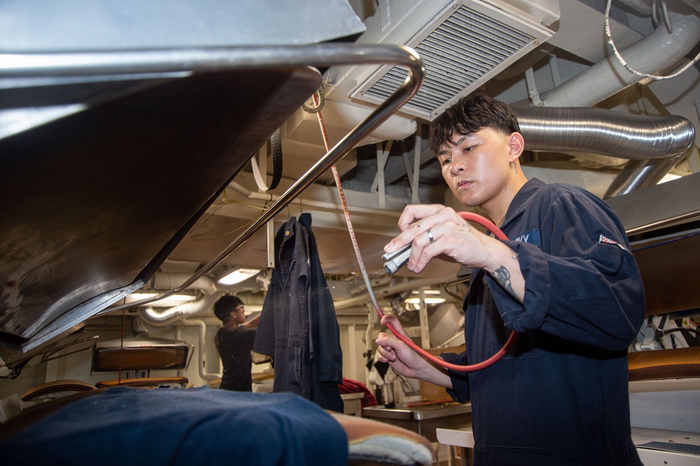 USS Ronald Reagan (CVN 76) Sailors provide laundry services