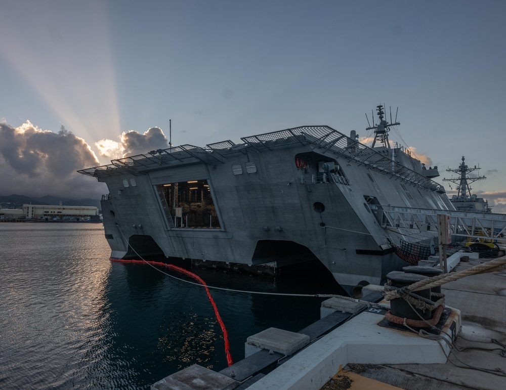 USS Canberra (LCS 30) Visits Joint Base Pearl Harbor