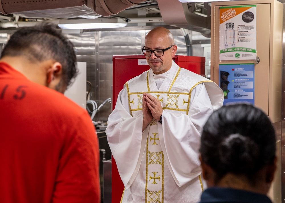 USS Rafael Peralta (DDG 115) holds a catholic service on the mess decks