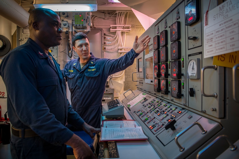 USS Gravely (DDG 107) Participates in CSG-4 COMPTUEX