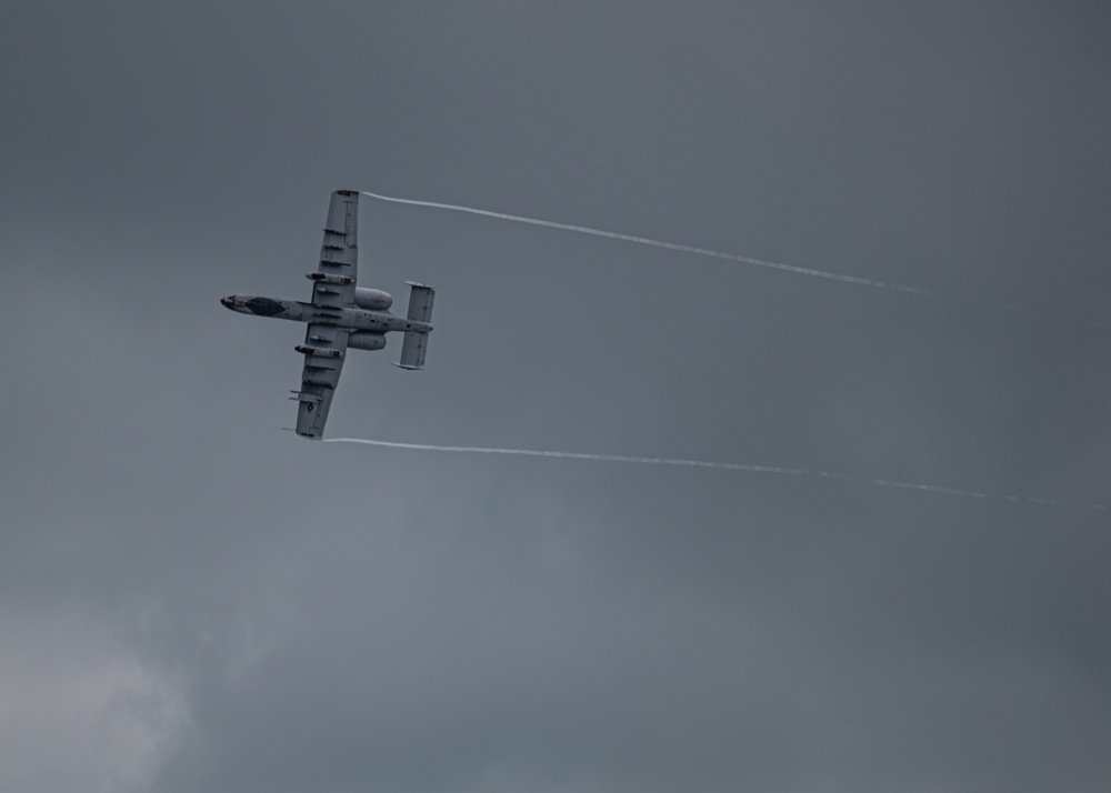 Fort Wayne A-10s perform maneuvers during Final ATTACK!