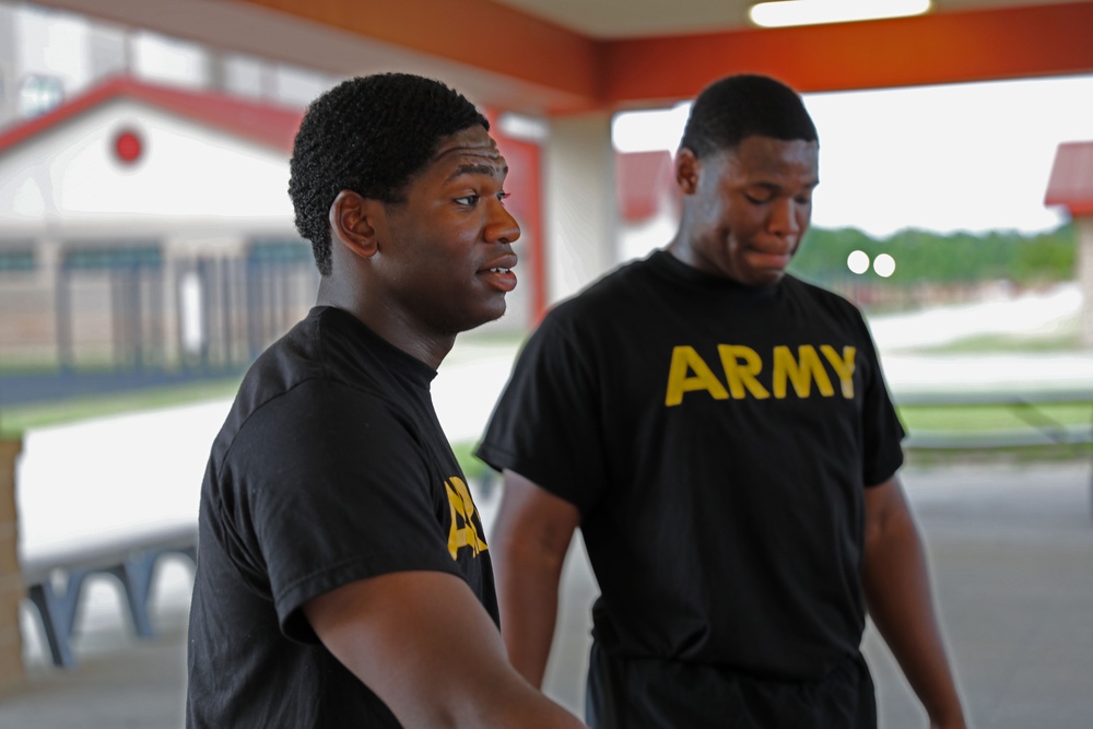 Brothers in arms: Two siblings enlist and train together
