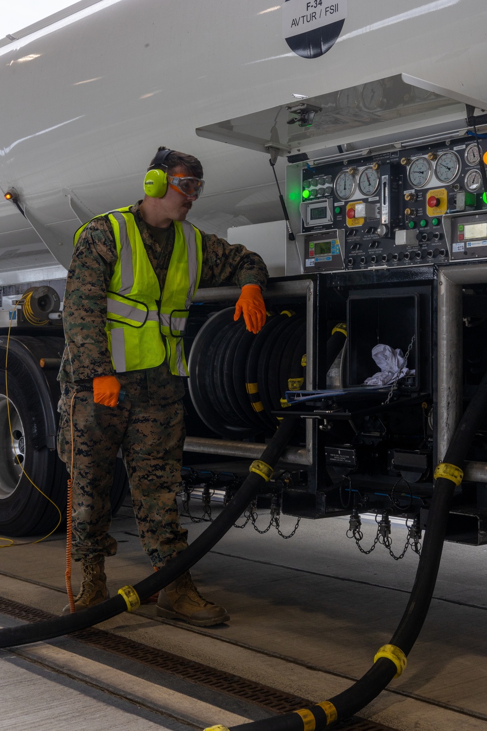 U.S. Marines and Australian Airmen Refuel F-35s Together 