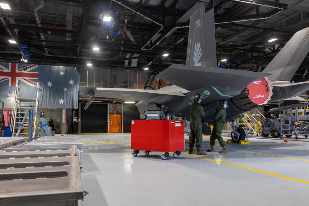 U.S. Marines and Australian Airmen Refuel F-35s Together 