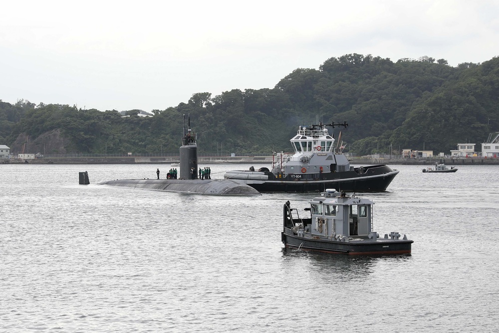 Topeka Departs Fleet Activities Yokosuka