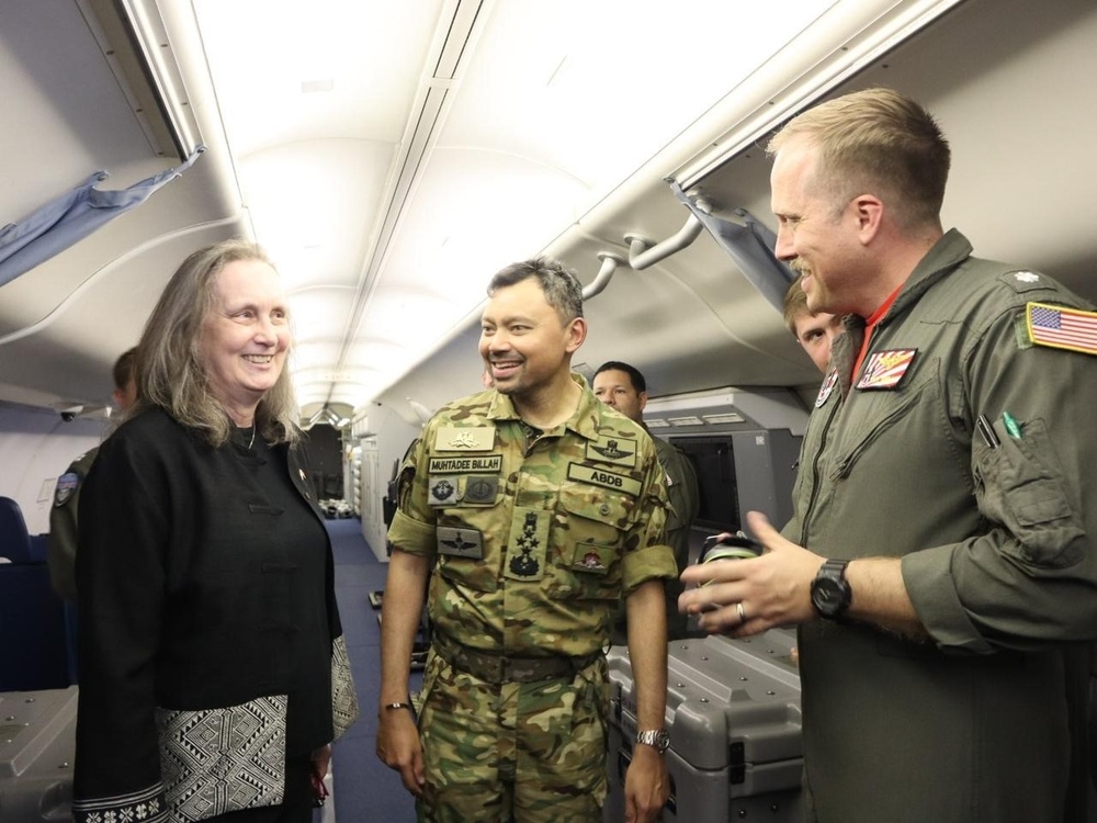 VP-16 Hosts Brunei Distinguished Visitors