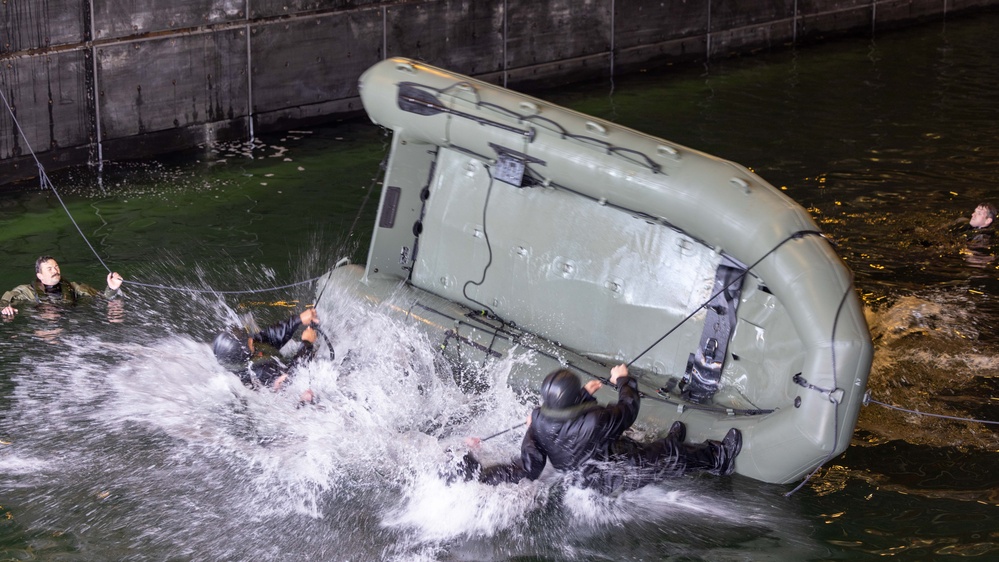 2/6 Golf Company Conducts Capsize Drills