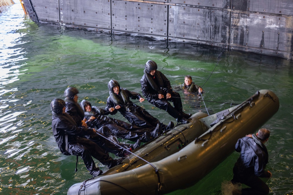 2/6 Golf Company Conducts Capsize Drills