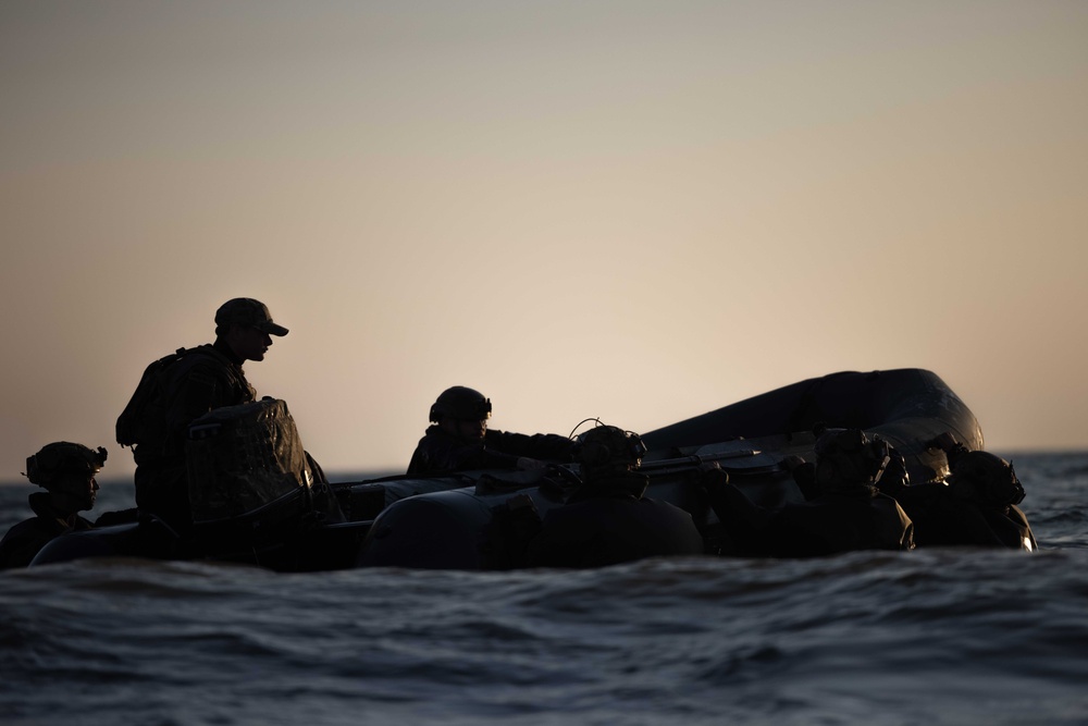 2/6 Golf Company Conducts Surf Exercise