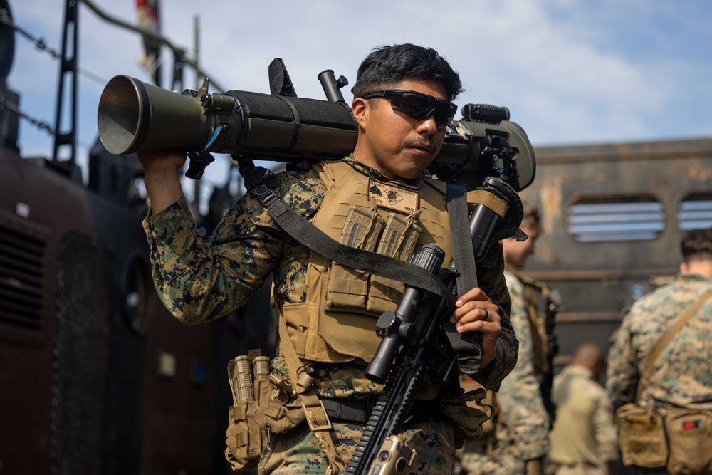 2/6 Golf Company Conducts Amphibious Raids