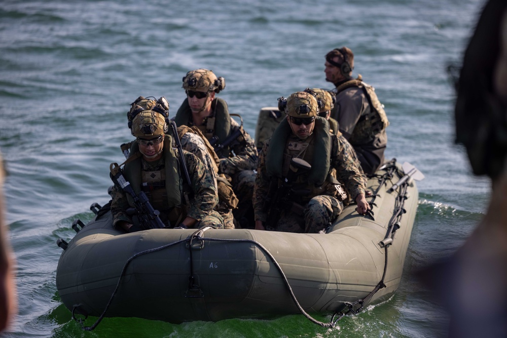 2/6 Golf Company Conducts Amphibious Raids