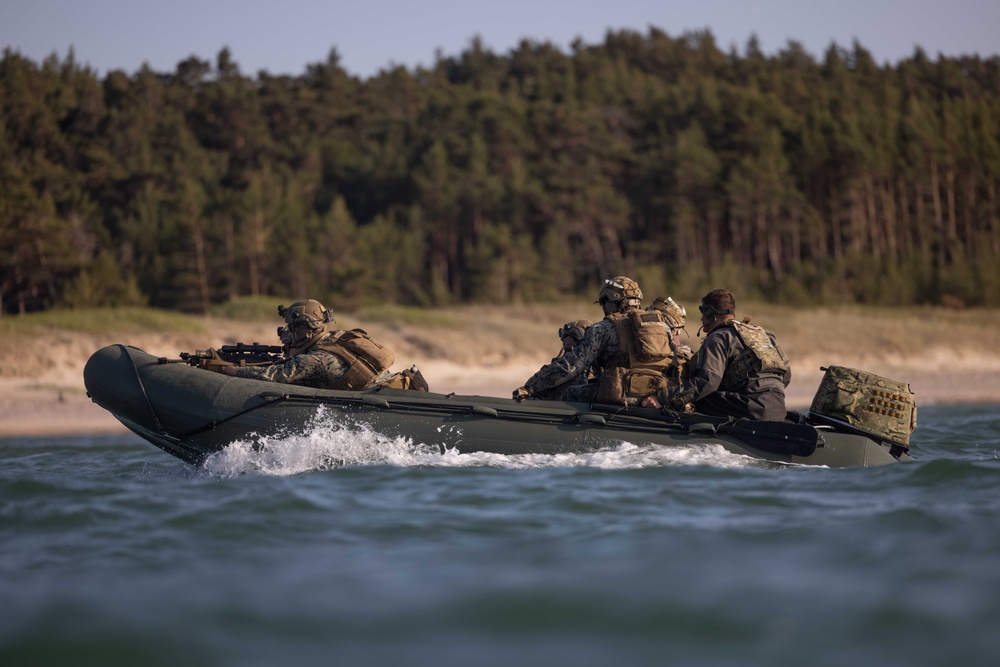 2/6 Golf Company Conducts Amphibious Raids