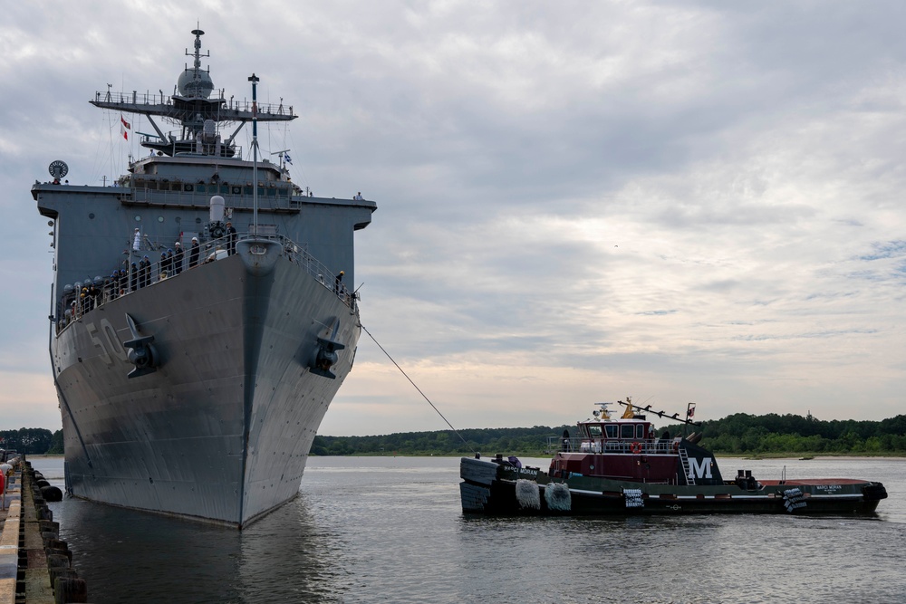 USS Carter Hall departs on deployment with Bataan ARG