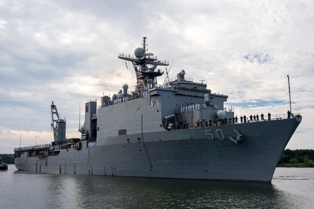 USS Carter Hall departs on deployment with Bataan ARG