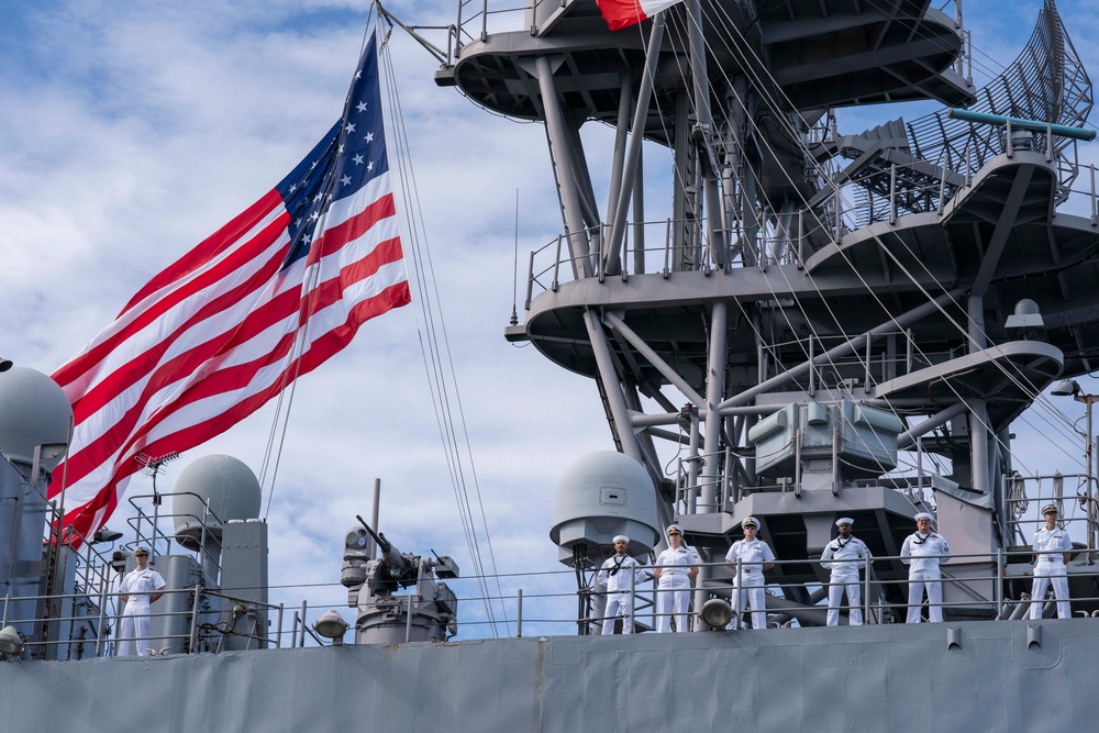 USS Carter Hall departs on deployment with Bataan ARG