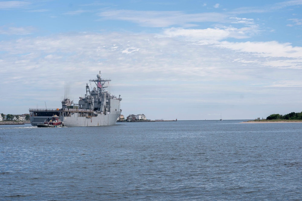 USS Carter Hall departs on deployment with Bataan ARG