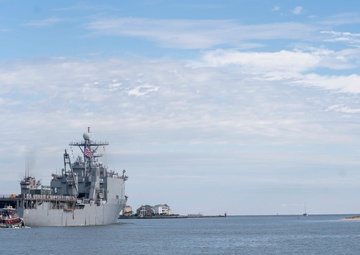 USS Carter Hall departs on deployment with Bataan ARG