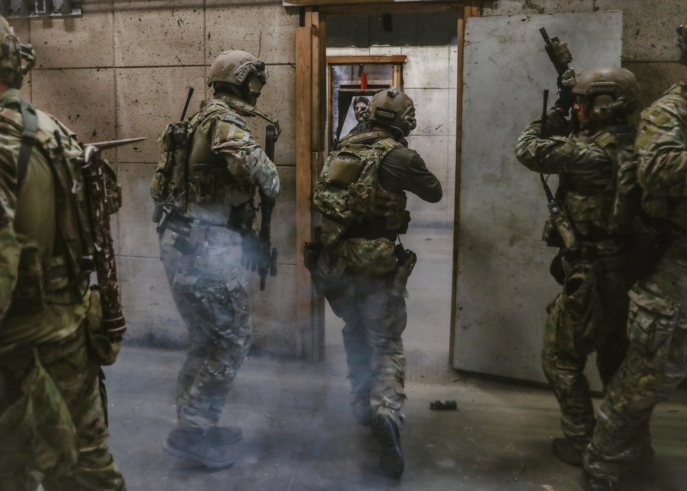 7th Special Forces (Airborne) Demo and Live Fire