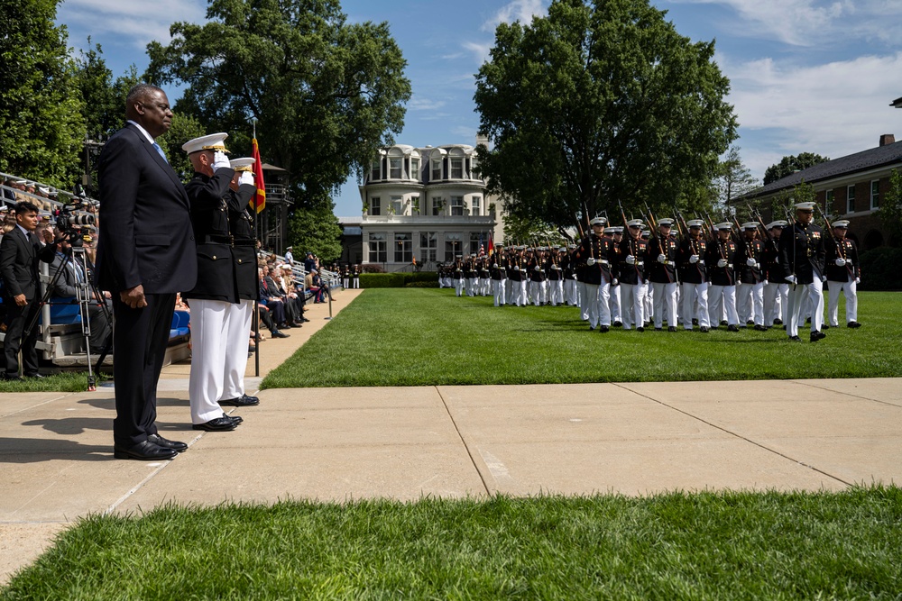 SD Attends CMC Relinquishment of Command Ceremony