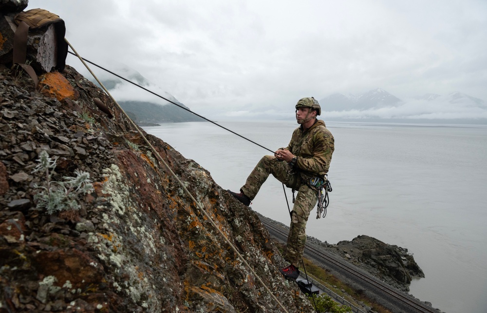 3rd ASOS special warfare Airmen hone mountaineering skills in Alaska