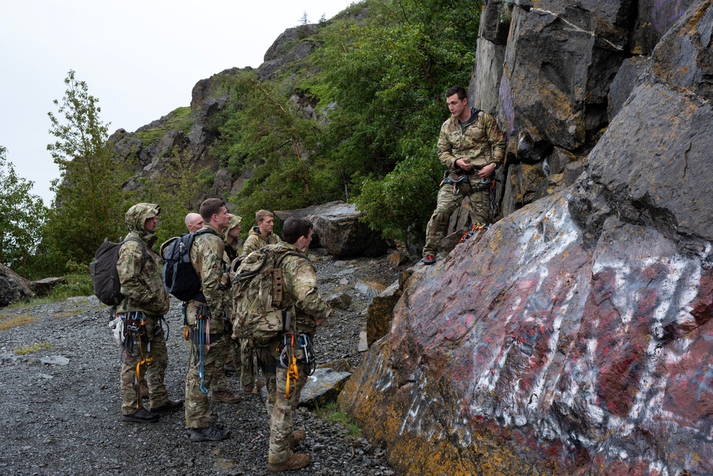 3rd ASOS special warfare Airmen hone mountaineering skills in Alaska