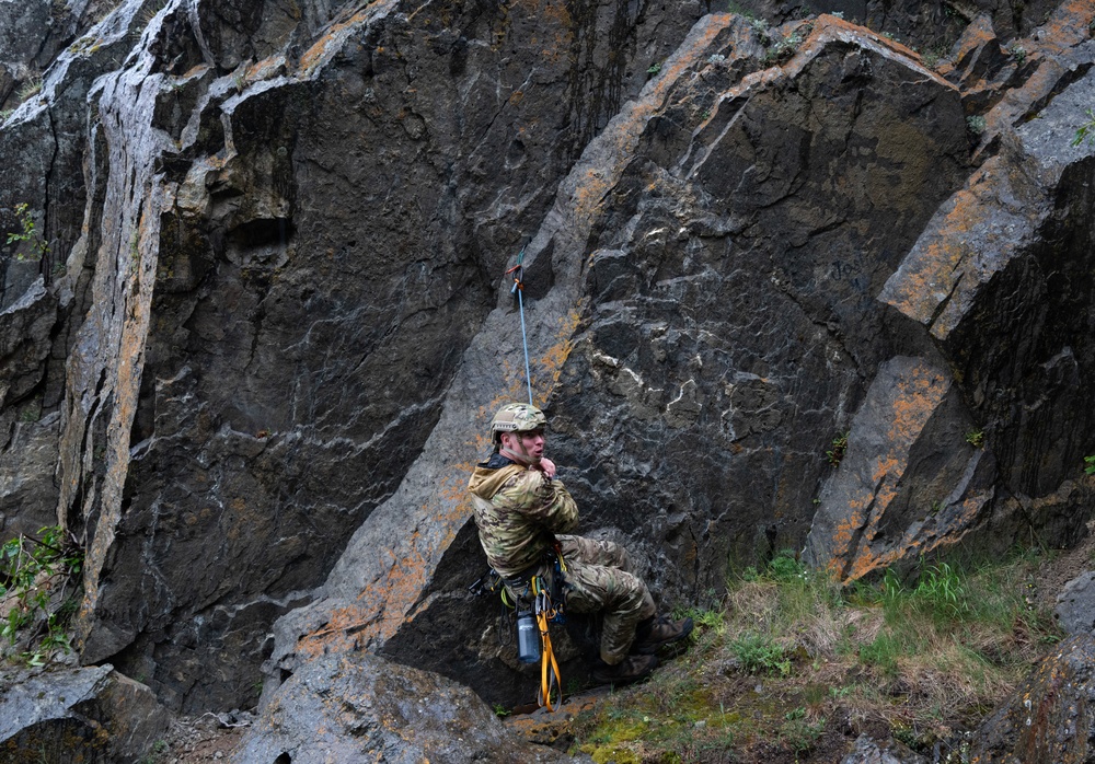 3rd ASOS special warfare Airmen hone mountaineering skills in Alaska