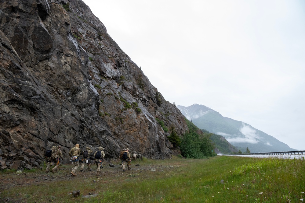 3rd ASOS special warfare Airmen hone mountaineering skills in Alaska