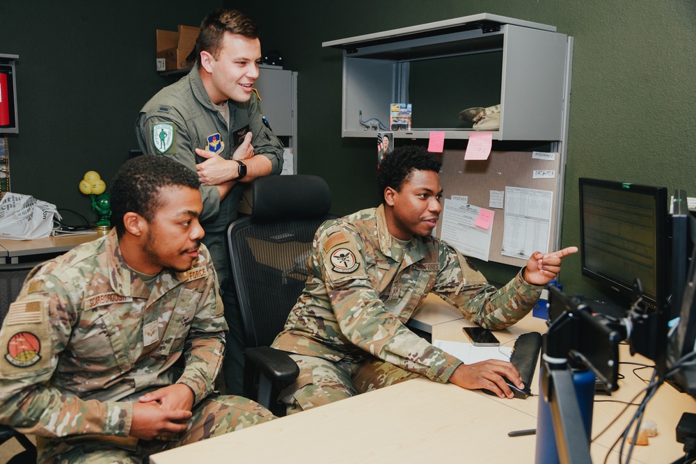 Maxwell AFB sends 357th service members to train under Kirtland's 512th Rescue Squadron