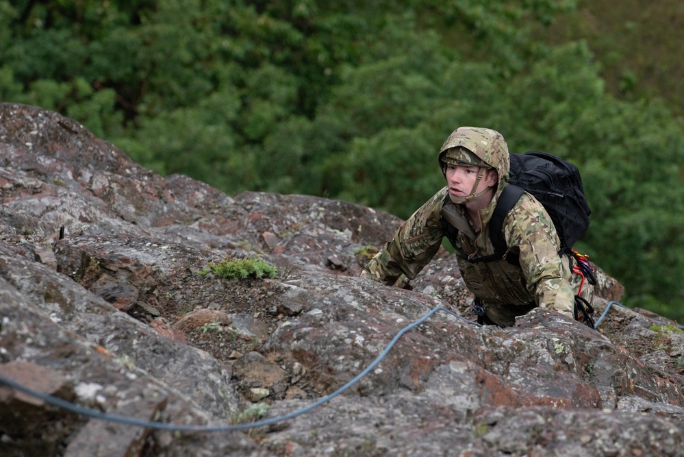 3rd ASOS special warfare Airmen hone mountaineering skills in Alaska