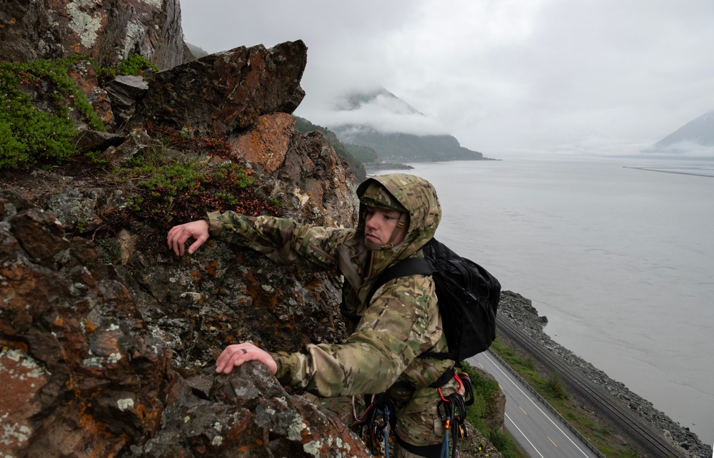 3rd ASOS special warfare Airmen hone mountaineering skills in Alaska