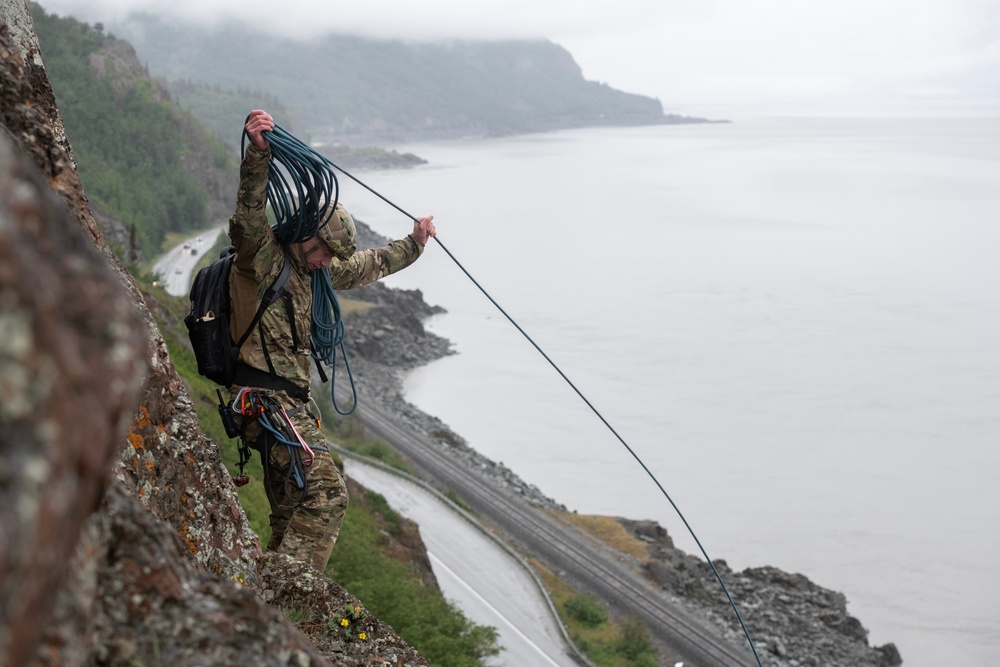 3rd ASOS special warfare Airmen hone mountaineering skills in Alaska