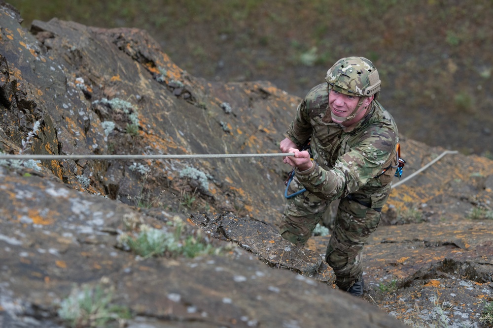 3rd ASOS special warfare Airmen hone mountaineering skills in Alaska