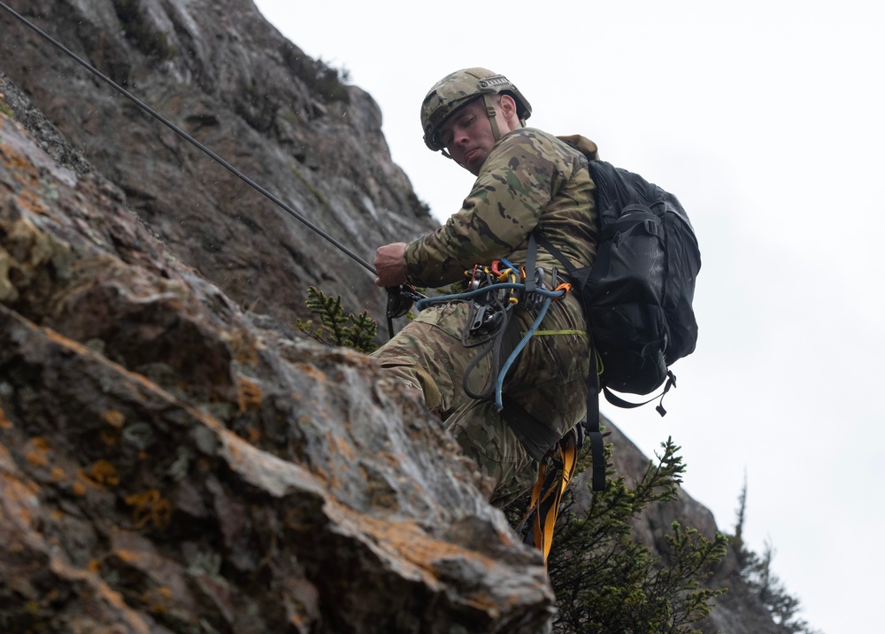 3rd ASOS special warfare Airmen hone mountaineering skills in Alaska