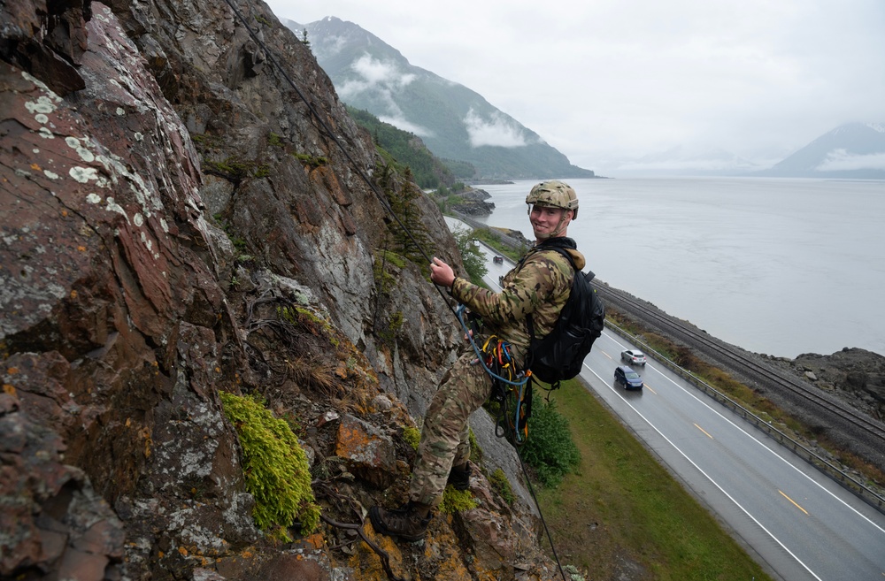 3rd ASOS special warfare Airmen hone mountaineering skills in Alaska