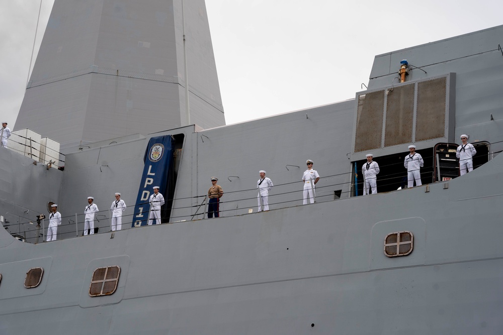 USS Mesa Verde departs on deployment with Bataan ARG