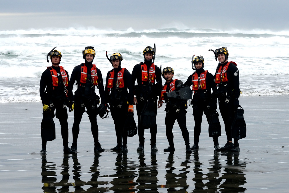 Advanced Helicopter Rescue School conducts training in &quot;Graveyard of the Pacific&quot;