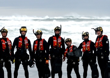 Advanced Helicopter Rescue School conducts training in &quot;Graveyard of the Pacific&quot;