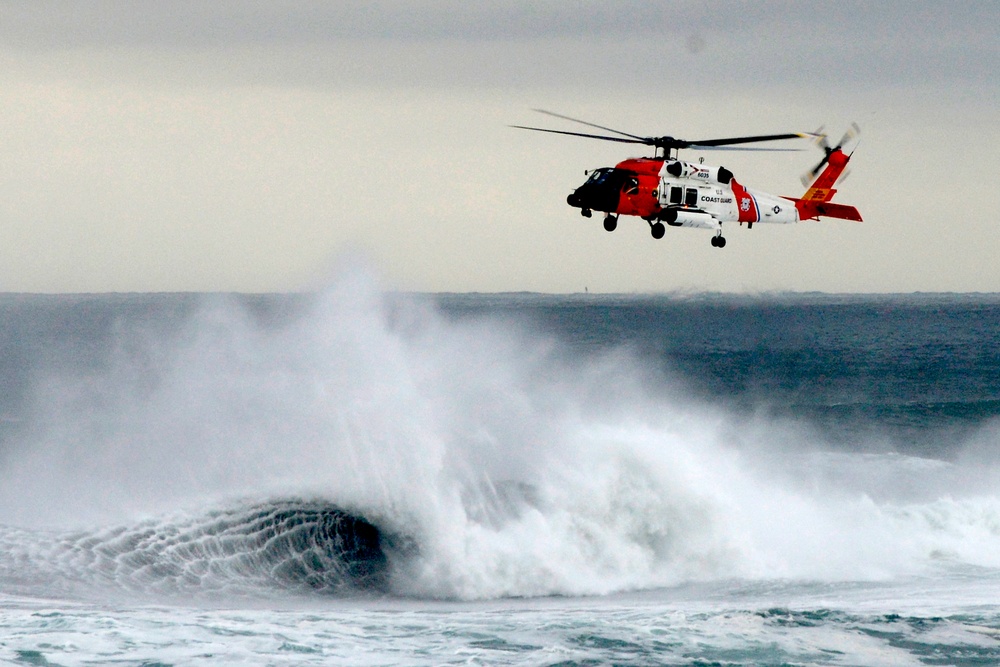 Advanced Helicopter Rescue School conducts training in &quot;Graveyard of the Pacific&quot;