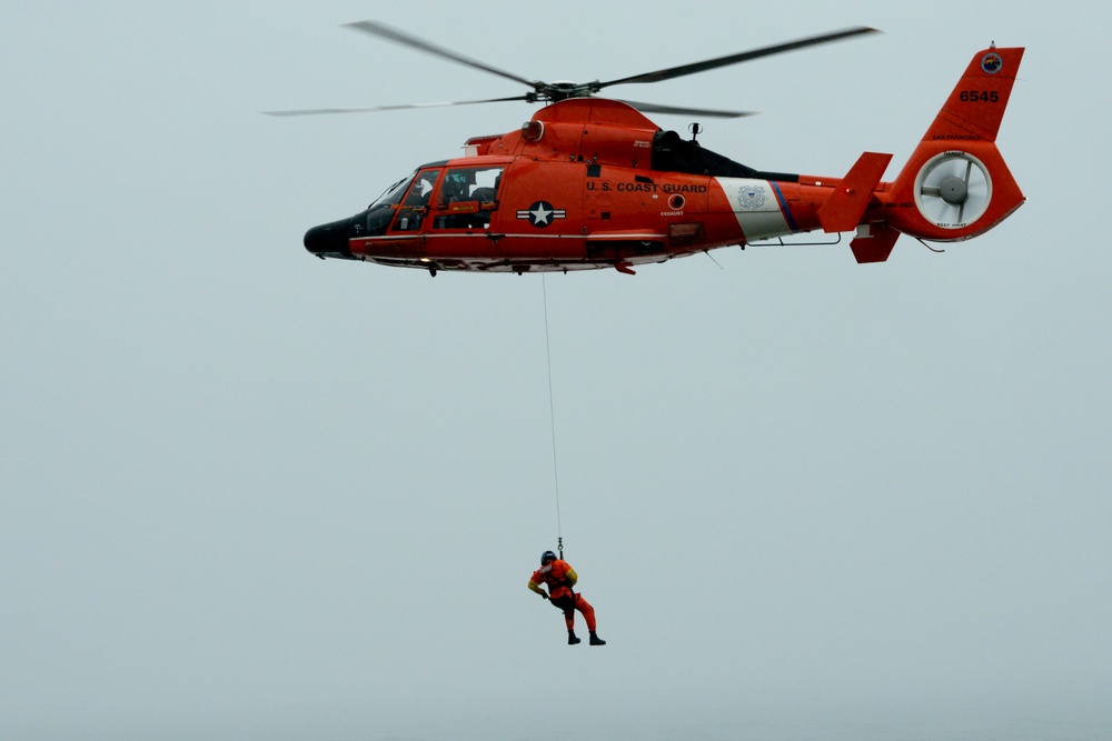 Advanced Helicopter Rescue School conducts training in &quot;Graveyard of the Pacific&quot;