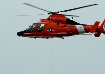 Advanced Helicopter Rescue School conducts training in &quot;Graveyard of the Pacific&quot;