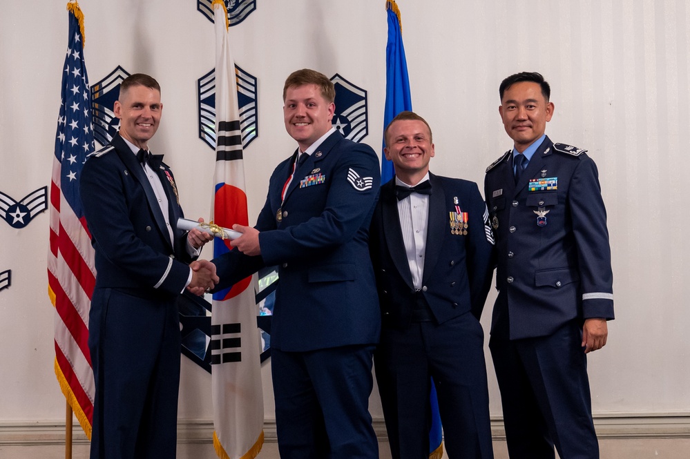 Kunsan celebrates ALS class 23-B graduation