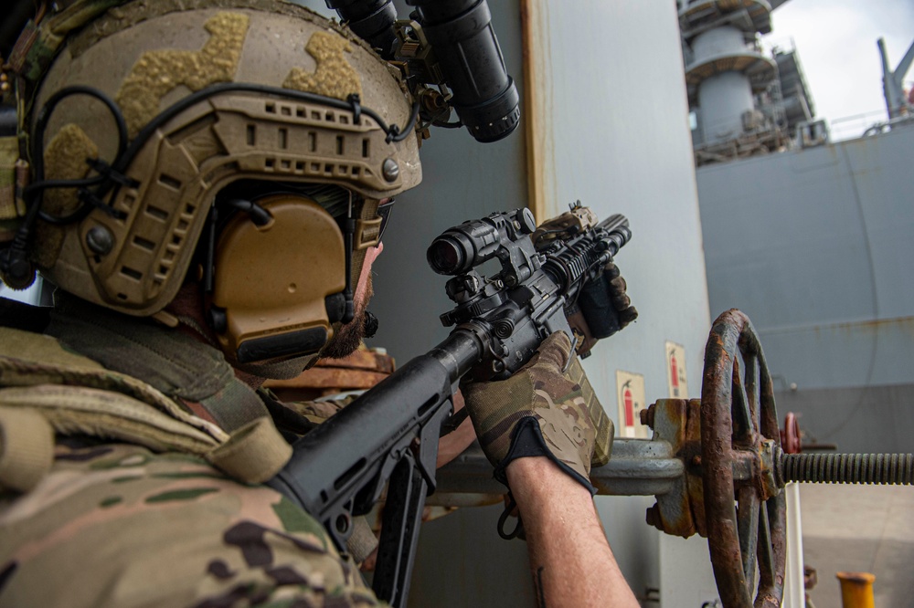 U.S. forces rehearse vessel boarding tactics with USS Lewis B. Puller