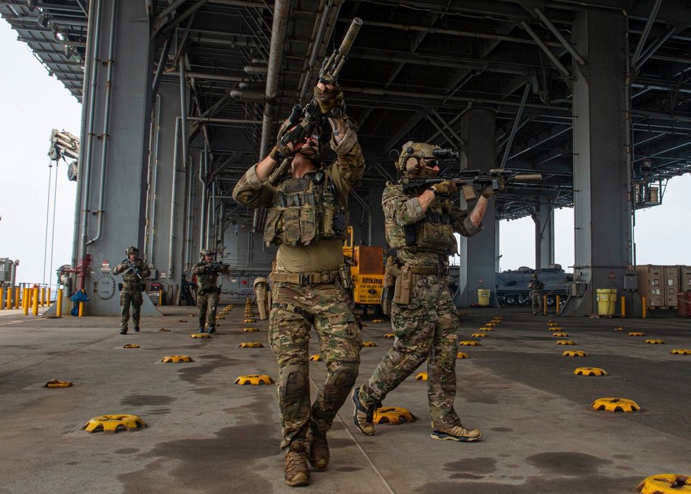 DVIDS - Images - U.S. Forces Rehearse Vessel Boarding Tactics With USS ...