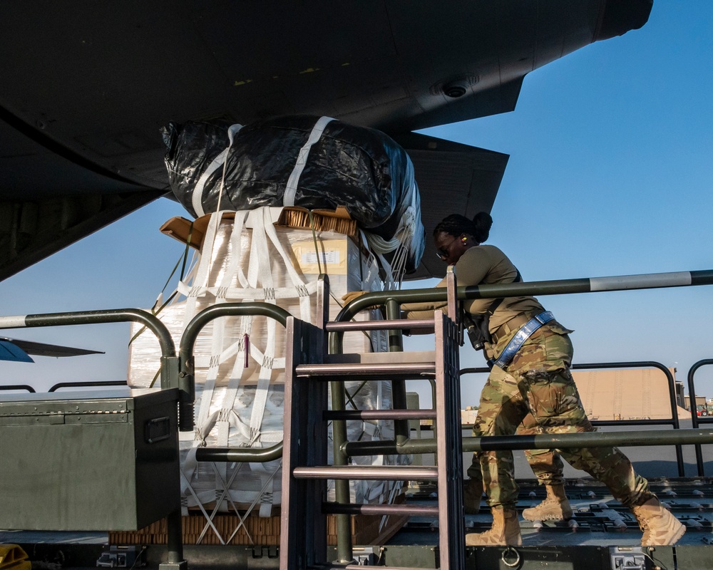 40th EAS teams with 165th Quartermaster Company Parachute Riggers
